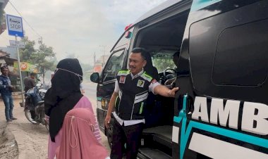 Loyalitas-Tanpa-Batas-Ambulans-Gratis-Polres-Gresik-Bantu-Warga